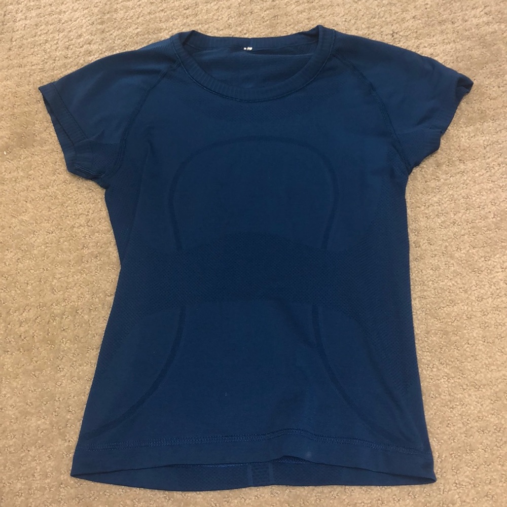 Lululemon swiftly crew size 6 t shirt